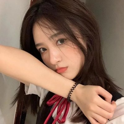 背后的她,眼前的我